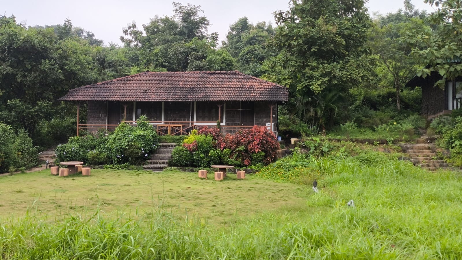 Waterfall Farmstay Khopoli